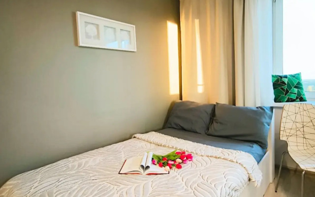 Prostornaya Studiya U Metro Devyatkino Apartament