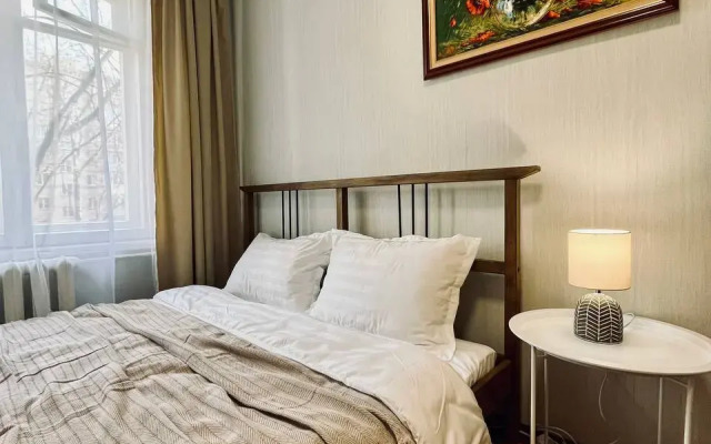 Uyutnaya 3-X Komnatnaya U Metro Akademicheskaya Flat