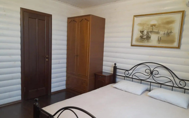 Частный Дом на Берегу Моря с Бассейном