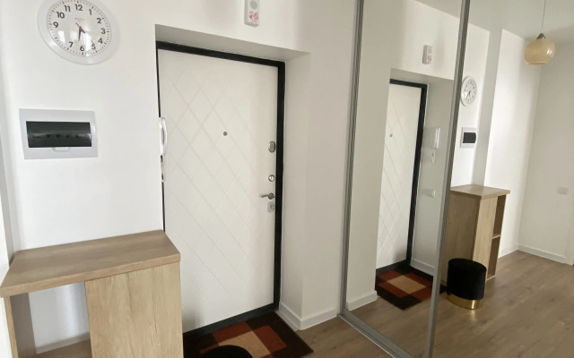 V Krugu Ozer I Morya Flat
