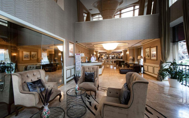 Sapphire Inn