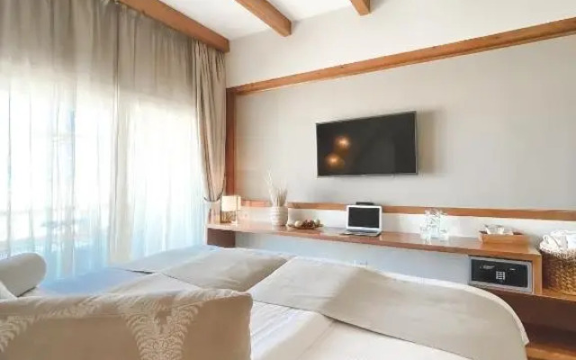 The Breakers Diving & Surfing Lodge
