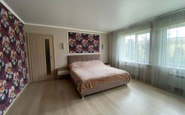 Частный дом Просторный дом с двориком в Центре