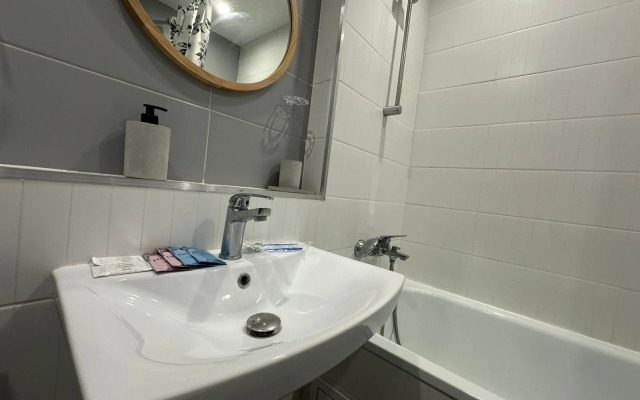 Uyutnye S Vannoy Apartments