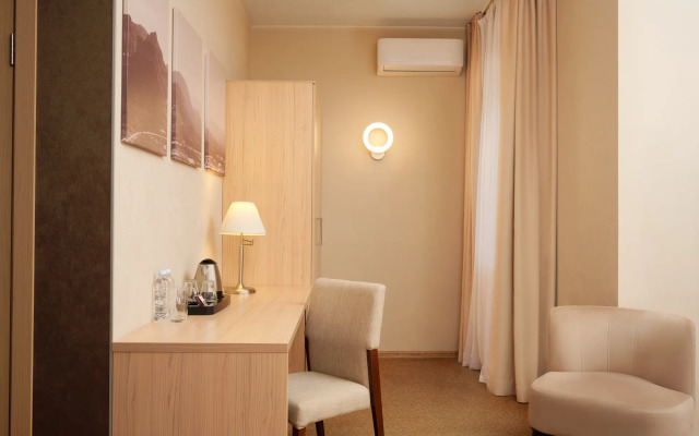 AurA Aquarelle Hotel