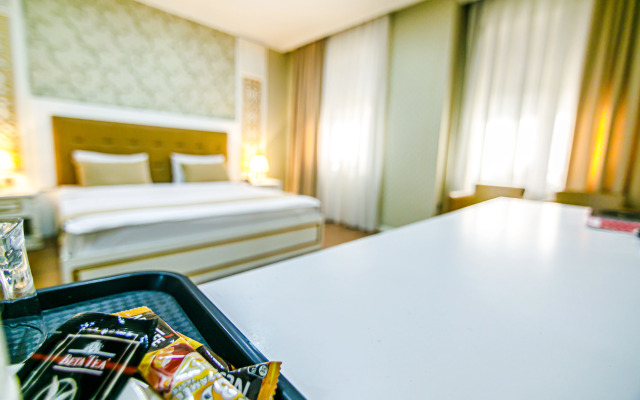 Maris Baku Hotel