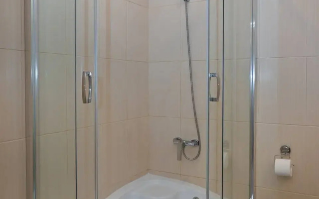 V Tsentre, Na Gagarina Flat