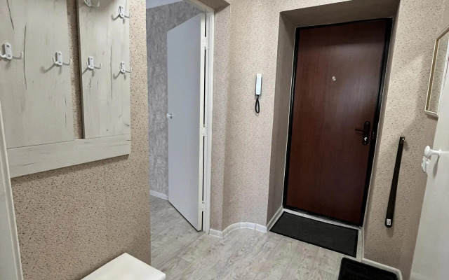 Shikarnaya odnushka vozle Akvaparka Flat