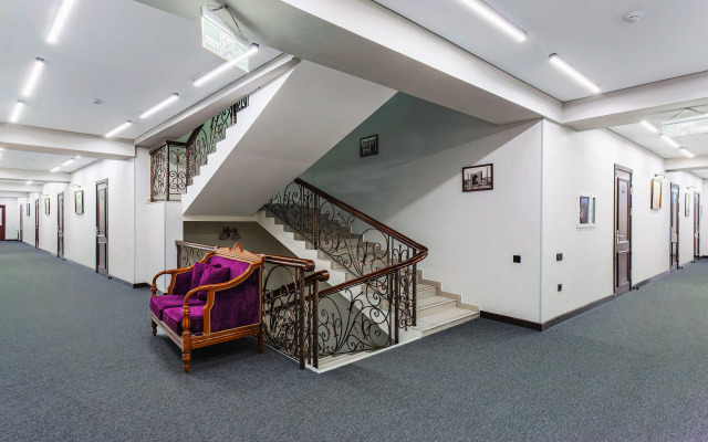 Отель Grand Nur