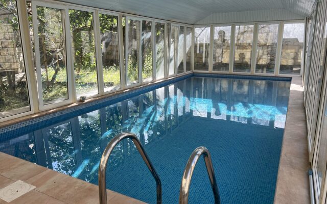 Частный Дом 327 с Бассейном и Видом на Горы