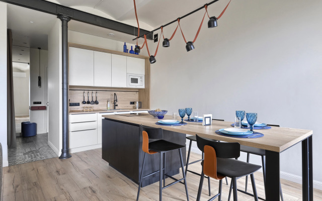 Апартаменты MyHomeYourHome на Чайковского 2\7