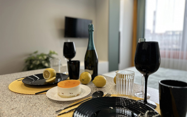 Studiya u Metro Avtovo Apartments