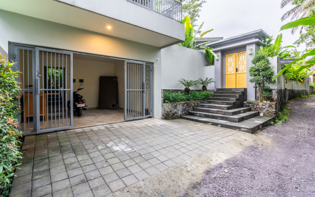 Chakola with Koi Pond Villa