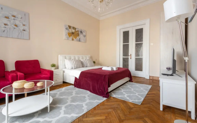 Lyuks s balkonom i vidom na Arbat Apartments