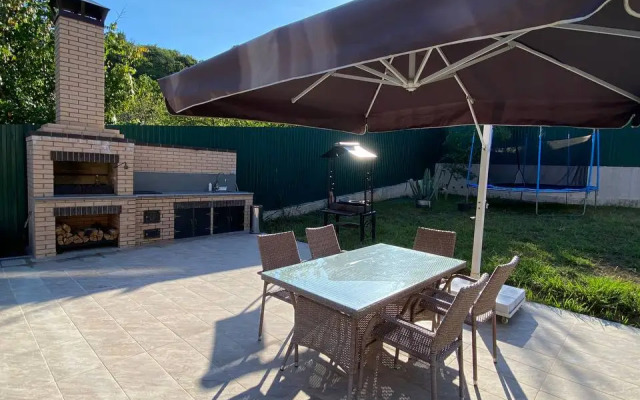 S Basseynom I Baney Private House