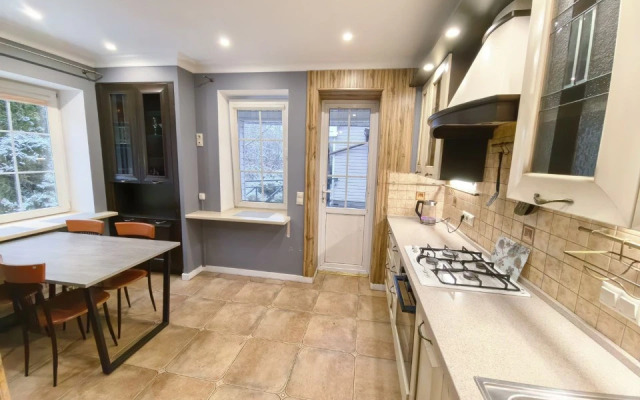 Частный дом Дом с бассейном и сауной