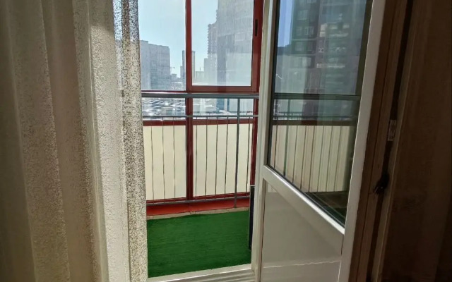 V Tsentre Svetlaya Uyutnaya Ryadom S Parkom Flat