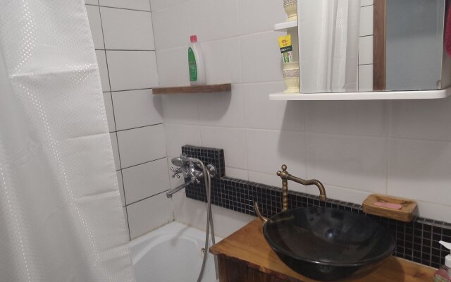 Live-In-Comfort Na Tvorchestva 3 Flat