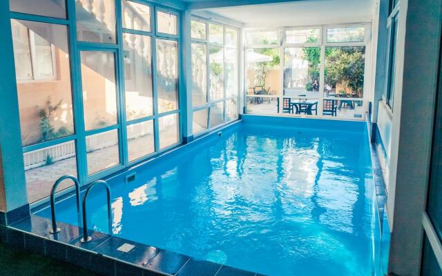Lantana-Anzhela Hotel
