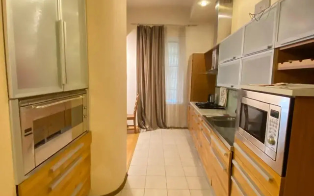 Peshkom V Ermitazh I Na Dvortsovuyu Ploschad Flat