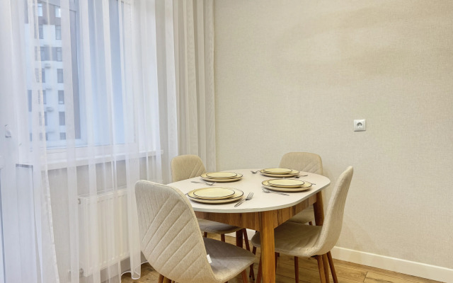 Tikhoye Mesto V Shumnom Gorode Flat