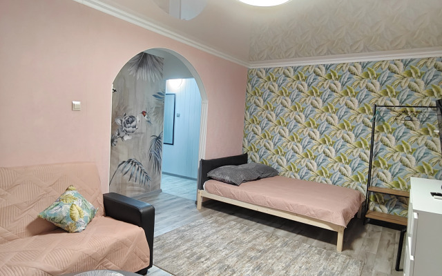 U Muzeya Yantarya Flat