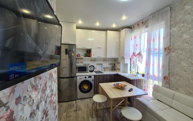 V Siriuse S Otdelnoy Spalney I Balkonom Flat