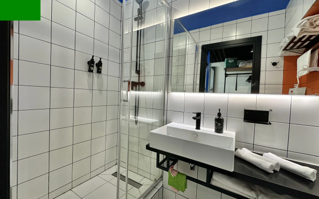 Vertikal Vozle Metro I Pamyatnika Apartments