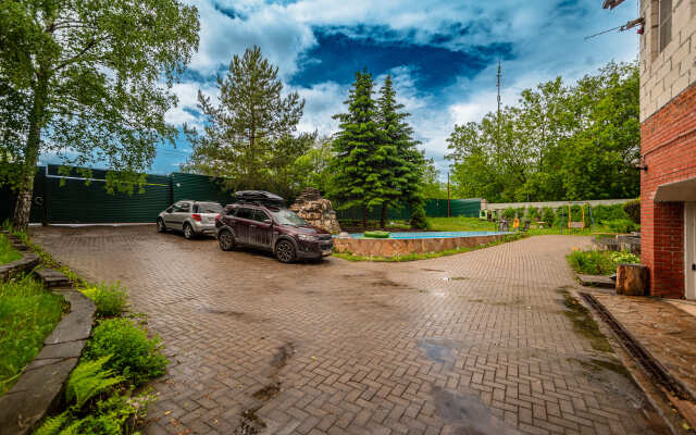 Dom S Basseynom I Saunoy V Khimkakh Starbeevo Private House