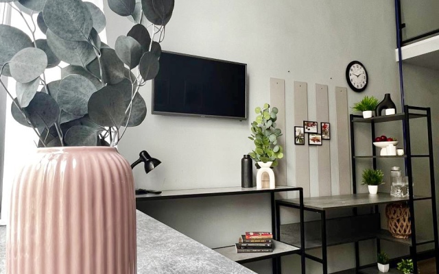 U Metro Nagornaya Flat