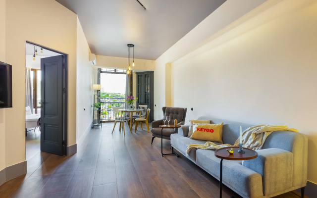 KeyGo #0132 1 Bedroom French Balcony Center Apartments
