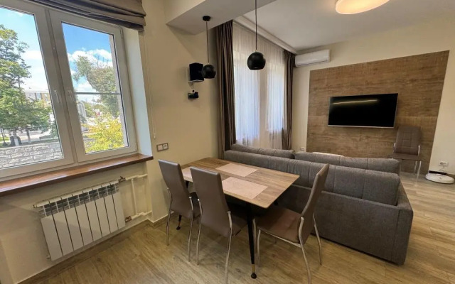 S Vidom Na Ploschad Flat