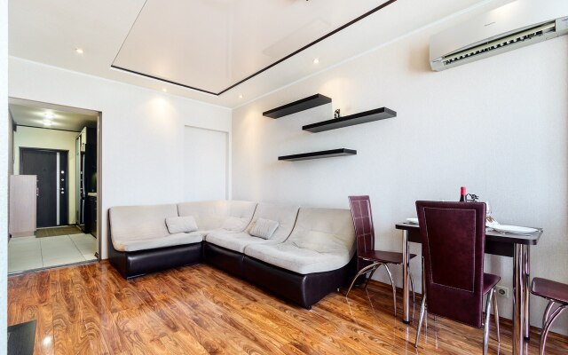 Komarova 12 Flat