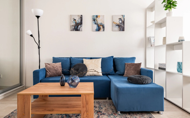 Vidovaya s balkonom na solnechnoj storone Flat