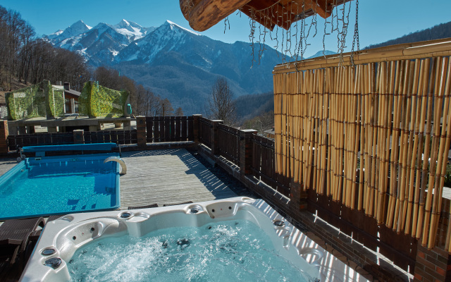 Kedr 760, 5 spalen, 12 gostej s Bassejnom i Banej Chalet