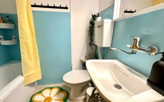 GW317 Gugel Waves Amazing Seaview Pool Flat