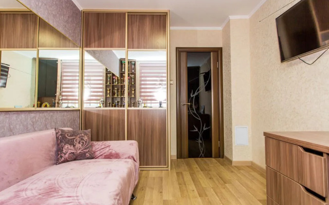 Na Ulitse Tolstogo 43A Flat
