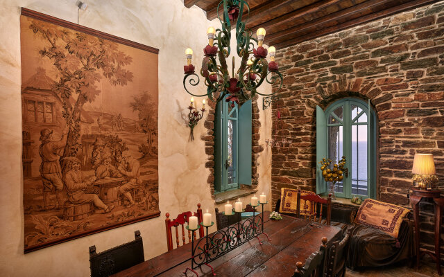 Green n Blue Apartments