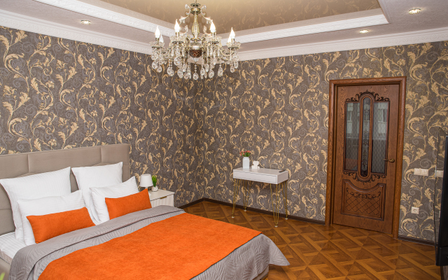 Krasavitsa V Tsentre U Zhd Vokzala Flat