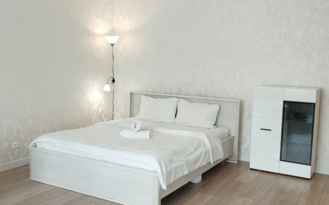 U Glavnoy Ploschadi Pobedy Flat