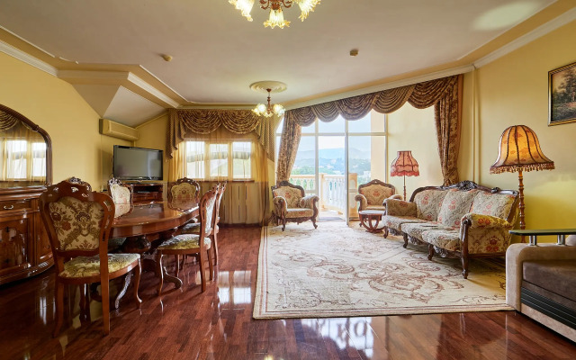 Lux Guest House