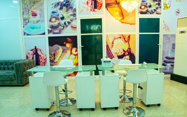 247 Luxury Hotel & Apartment Ajah Hotel