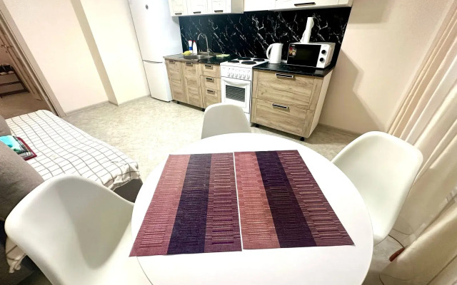Na Ulitse Samarovskaya 8/1 Flat