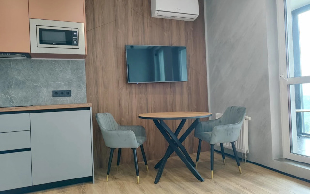 Апартаменты Уютная студия с панорамной лоджией с бесконтактным заселением