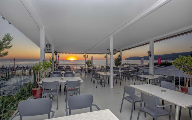 Armas Beach Hotel