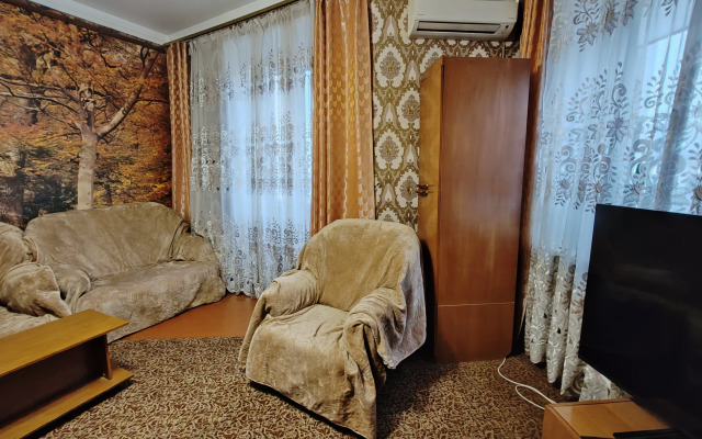 Квартира Просторная Трехкомнатная Сталинка на Проспекте Ленина