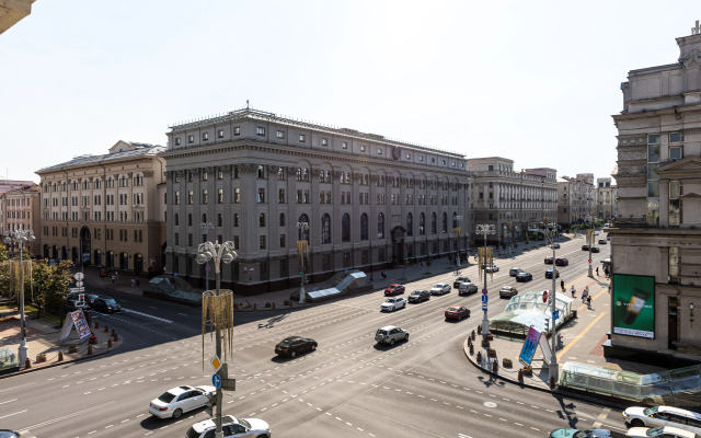 Trekhkomnatnaya Na Prospekte Nezavisimosti 23 Flat