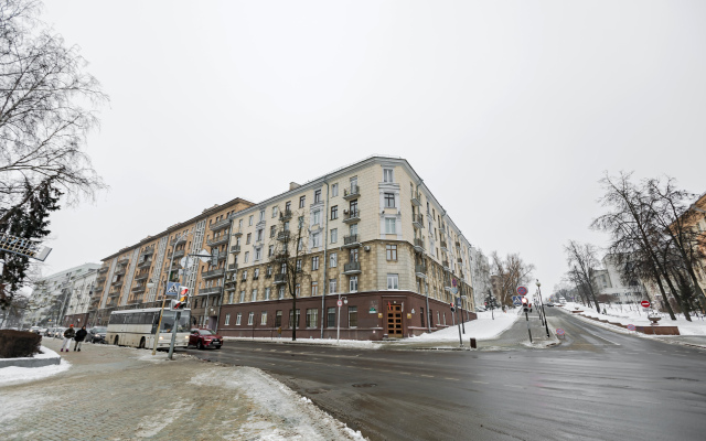 Naprotiv Belorusskogo Tsirka Flat