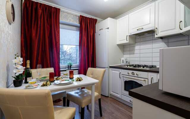 Dvukhkomnatnye U Severnogo Vokzala Apartments