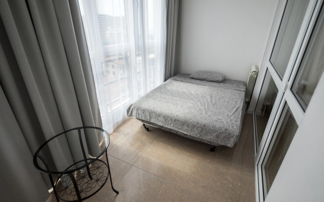 Studiya Per B Khmelnitskogo Flat
